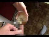 Amateurvideo Sperma-Pfannkuchen mit Natursekt runtergespült. von PrivatLolita
