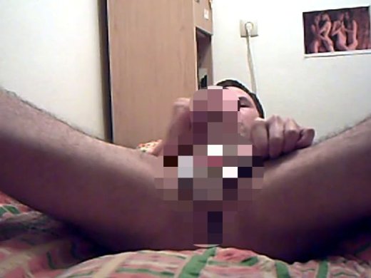 Amateurvideo Wichsen und abspritzen im Damenslip von Amateurboy