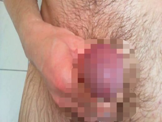 Amateurvideo Pissen Spritzen Rasieren unter der Dusche von GayBondW