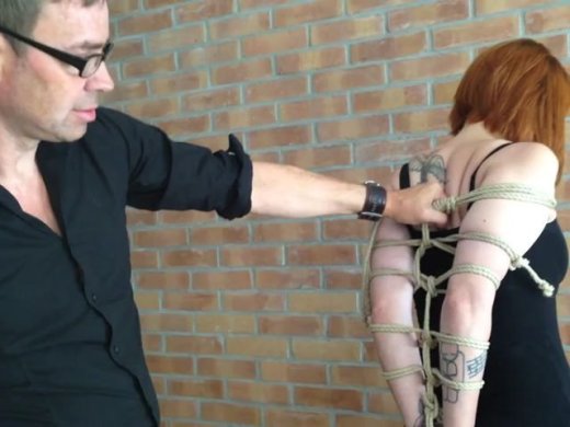 Amateurvideo Bondage-Tutorial: Teil 10 – Armflöte hinten von BunNyna