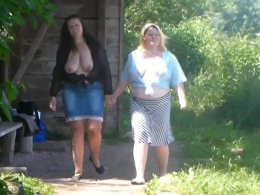 Amateurvideo Mutter und Tochter  - erotischer Spaziergang am See von crazy1963