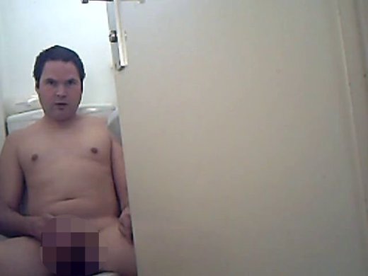 Amateurvideo Wichsen auf dem WC-Sitz von Amateurboy