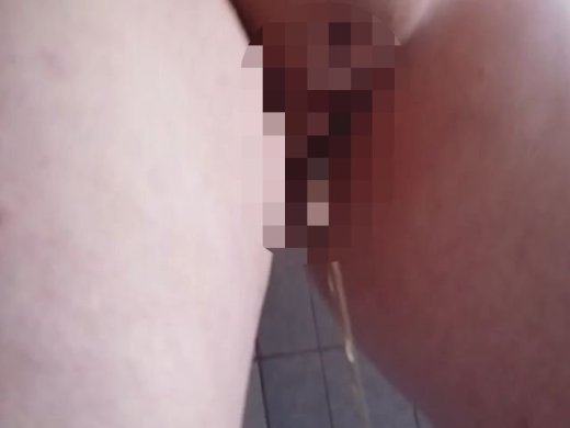 Amateurvideo Sie pisst in die Badewanne von burgmario