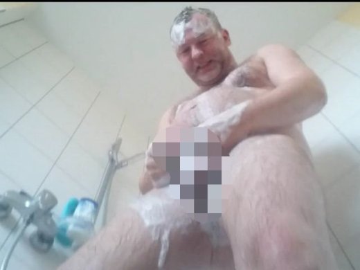 Amateurvideo Der Dicke in der Dusche von nylonjunge