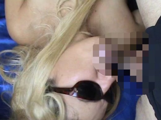 Amateurvideo Devoter Frau ins Gesicht gespritzt - volle Länge von SexKatze
