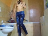 Amateurvideo Jeans Geil eingenaesst mit Ns von FeuchtundHeiss