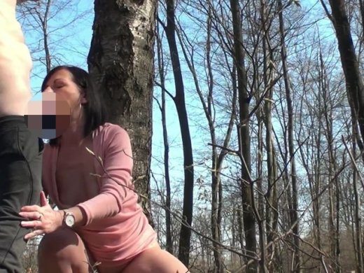 Amateurvideo Vom Rektor im Wald erwischt und durchgeknallt!! von eroticnude