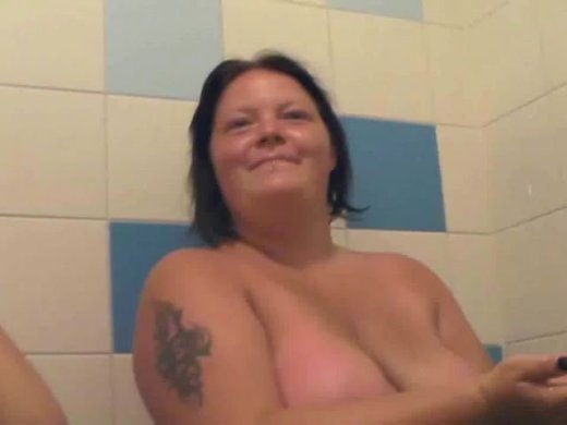 Amateurvideo Im Urlaub, Lesben duschen 1 von crazydesire86