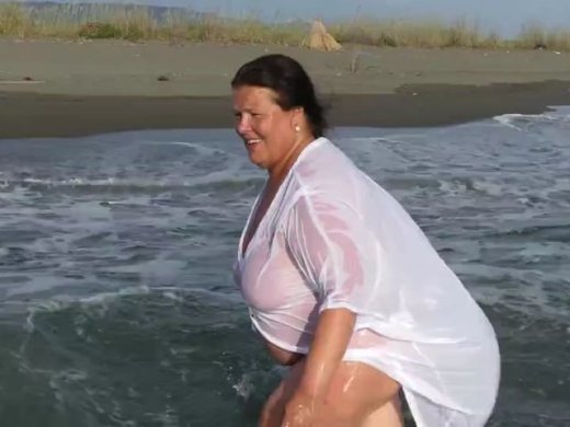 Amateurvideo Ich bade mit Hemd im stürmischen Meer 1 von crazy1963