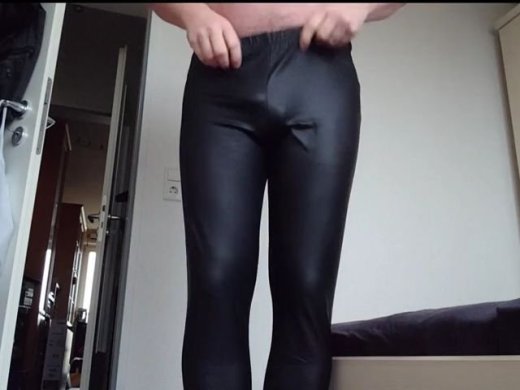 Amateurvideo Weitere Neue Leggings anprobieren von nylonjunge