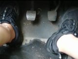 Amateurvideo Füße in FSH und Sportschuhen ** Auto Spaß ** von nylonjunge