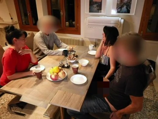 Amateurvideo 18 Jährigen beim gemeinsamen Abendessen entjungfert von Alexandra_Wett