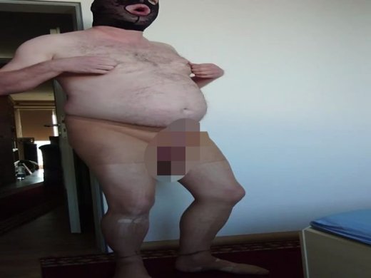 Amateurvideo Wackelschwanz in Feinstrumpfhose von nylonjunge