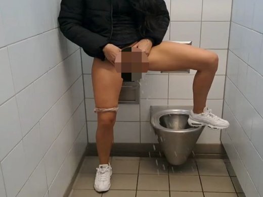 Amateurvideo 💧Rastplatz Toilette eingesaut😁 von Leasparadise