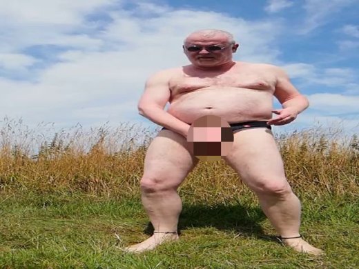 Amateurvideo Striptease Check auf einsamen Feldweg from nylonjunge