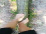 Amateurvideo Outdoor Balancieren in Feinstrumpfhose von nylonjunge
