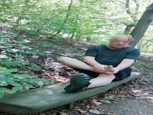 Amateurvideo Nylon Fetisch Pause auf dem Seilbahnberg von nylonjunge
