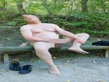 Amateurvideo Heißes Wichsen in Strumpfhose auf Bank im Wald von nylonjunge
