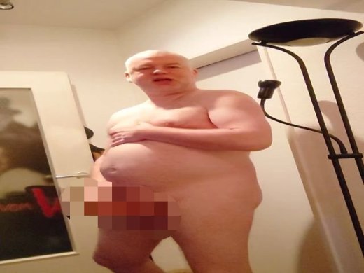 Amateurvideo Ich bin Nackt und Geil from nylonjunge