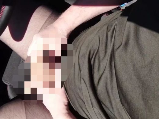 Amateurvideo Geiles Abspritzen bei geöffneter Tür im Auto from nylonjunge